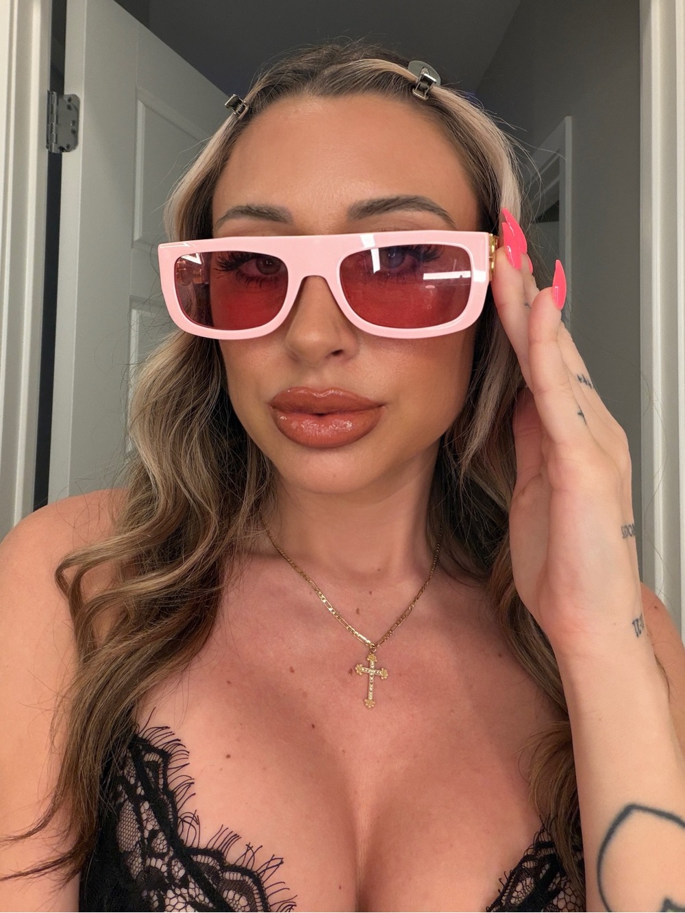 Louis Vuitton Pink Rectangular Sunglasses - Picture 2 of 6